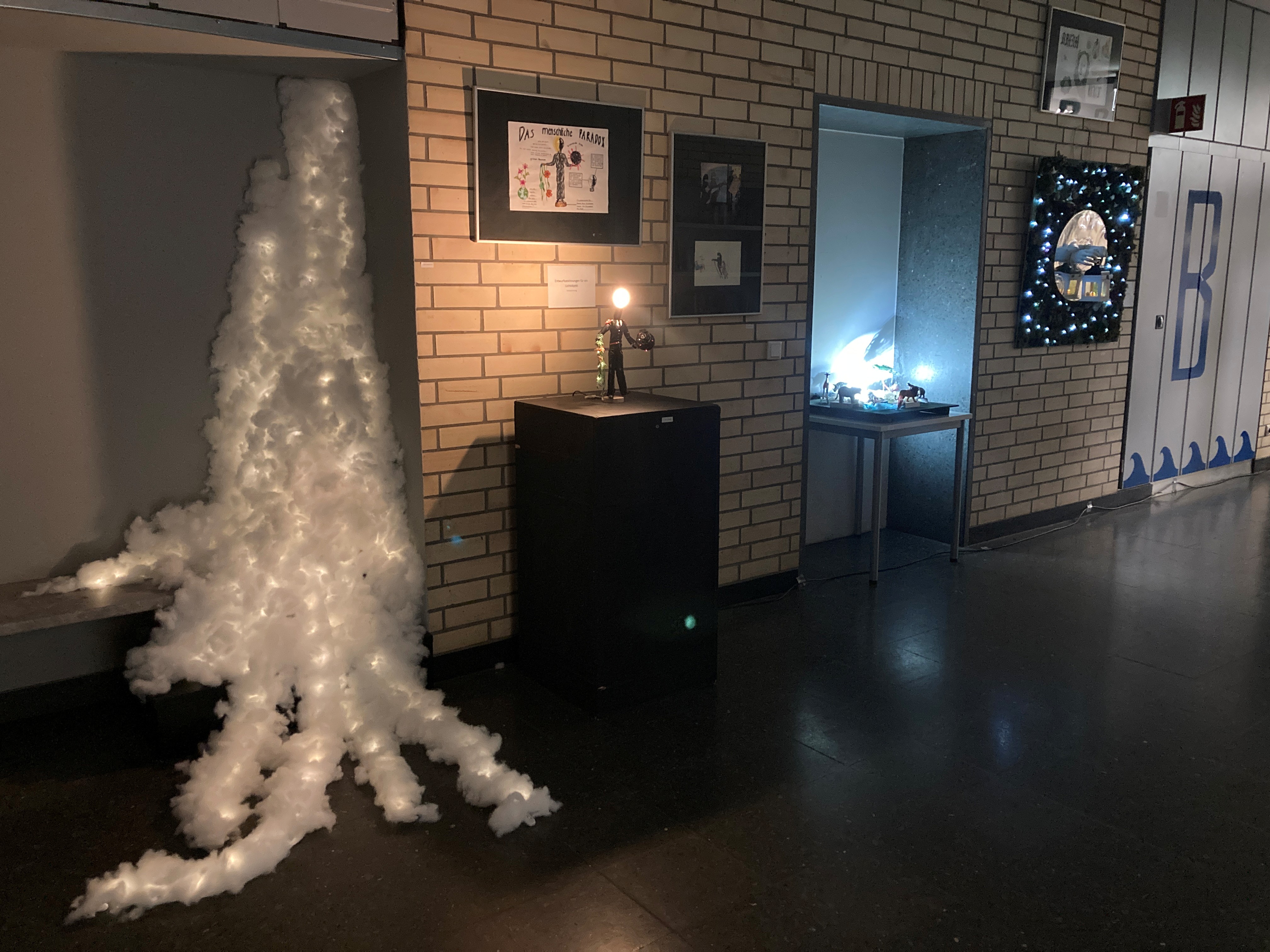 Lichtobjekte des Kunst-Leistungskurses. 