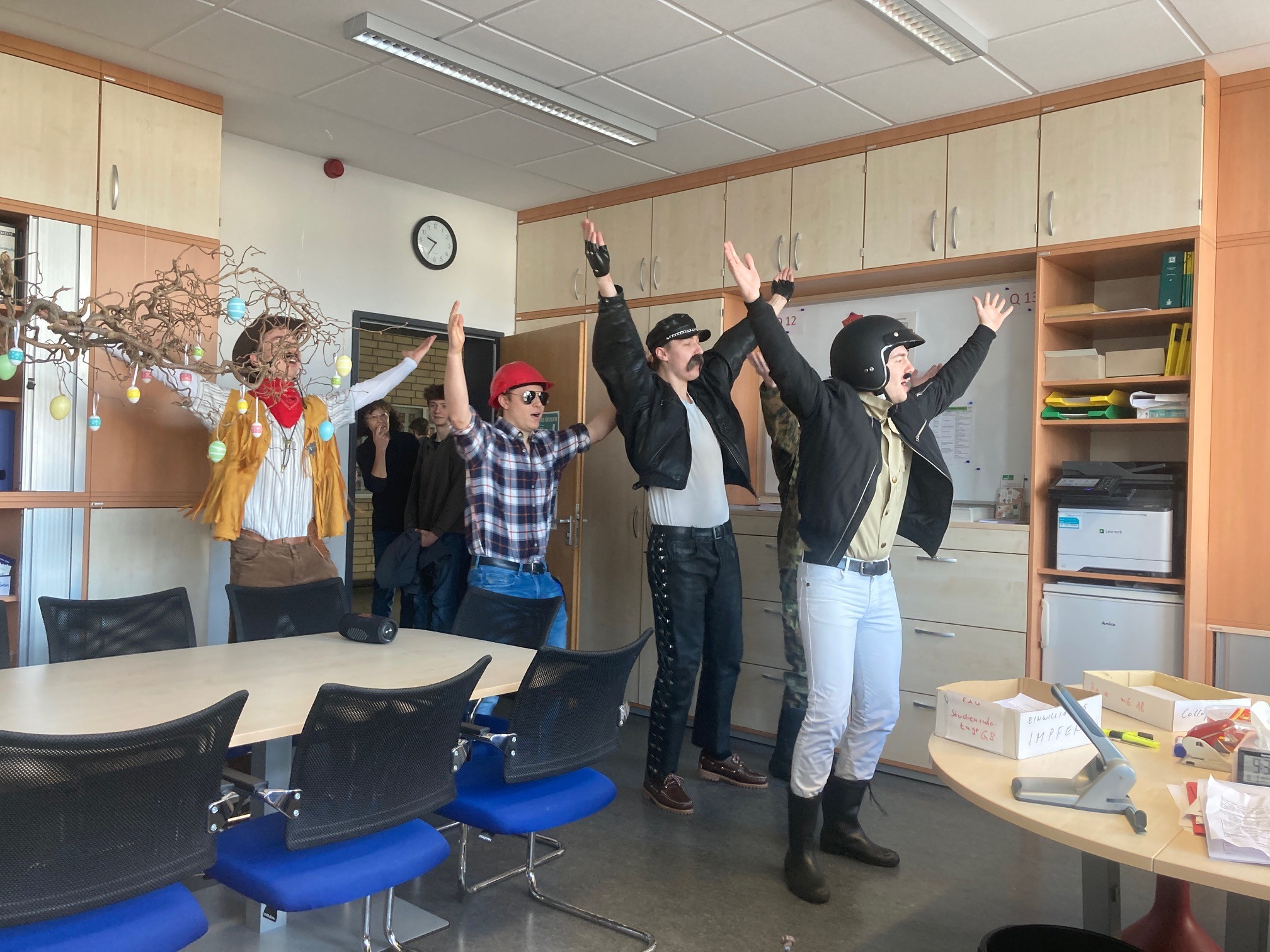 Das Oberstufenzimmer freute sich über eine herausragende "YMCA"-Einlage. 