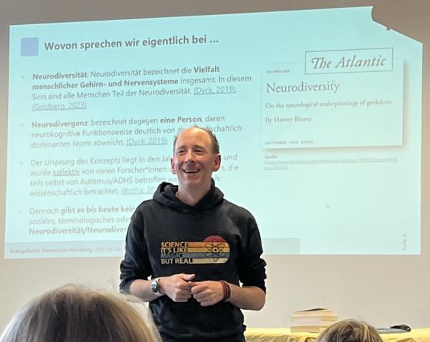 Prof. Dr. Piet van der Keylen zu Besuch am CJT-Gymnasium.