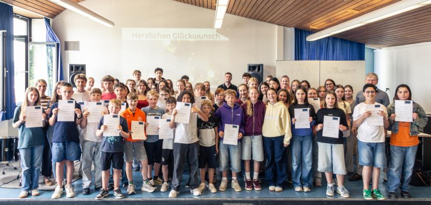 Abschlussfoto der Peer-Lerncoaching Projekte. 
