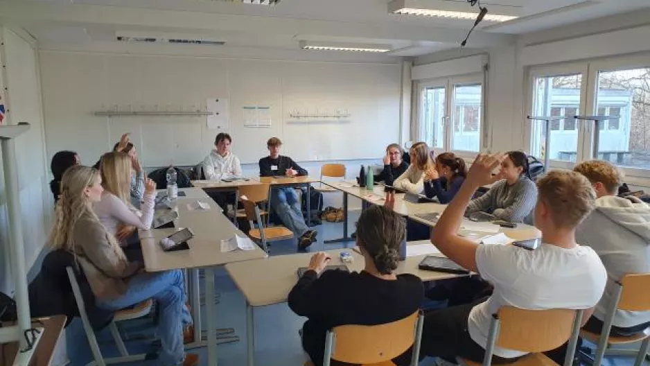 Schüler beim Planspiel zum Thema "Fakt oder Fake". 